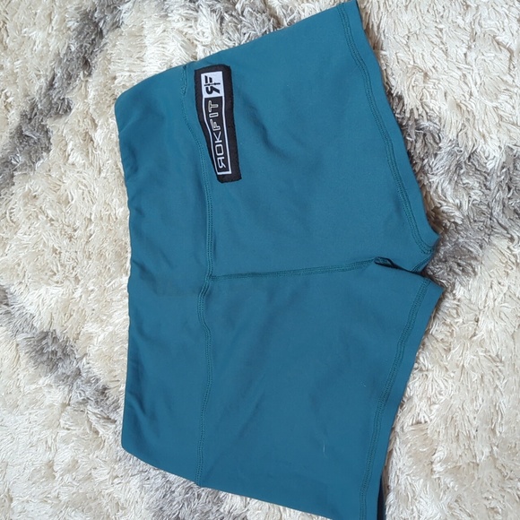 RokFit Booty Shorts Med - Picture 1 of 4
